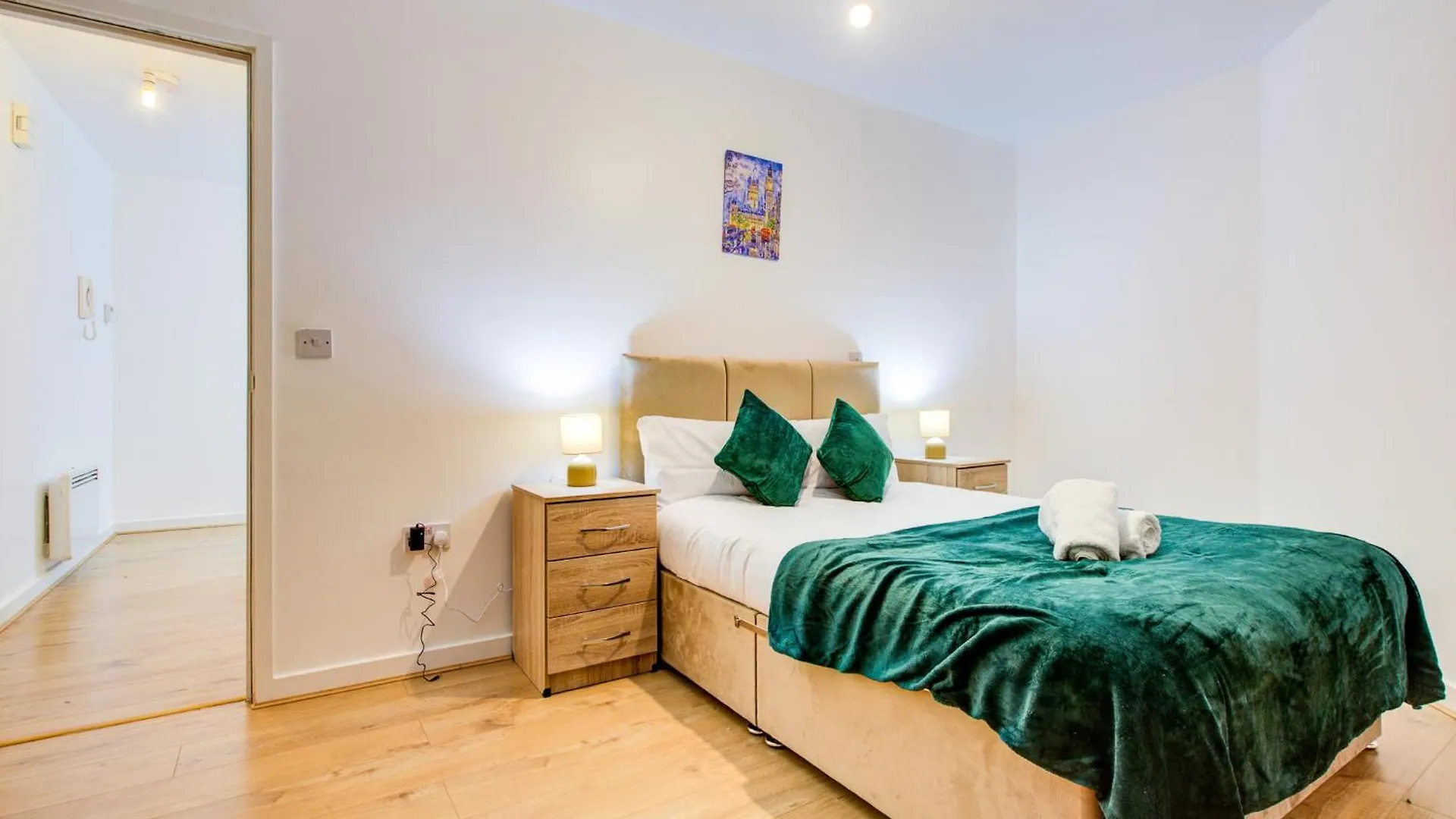 Apartment 2-Bed Flat In Canary Wharf Great Location London