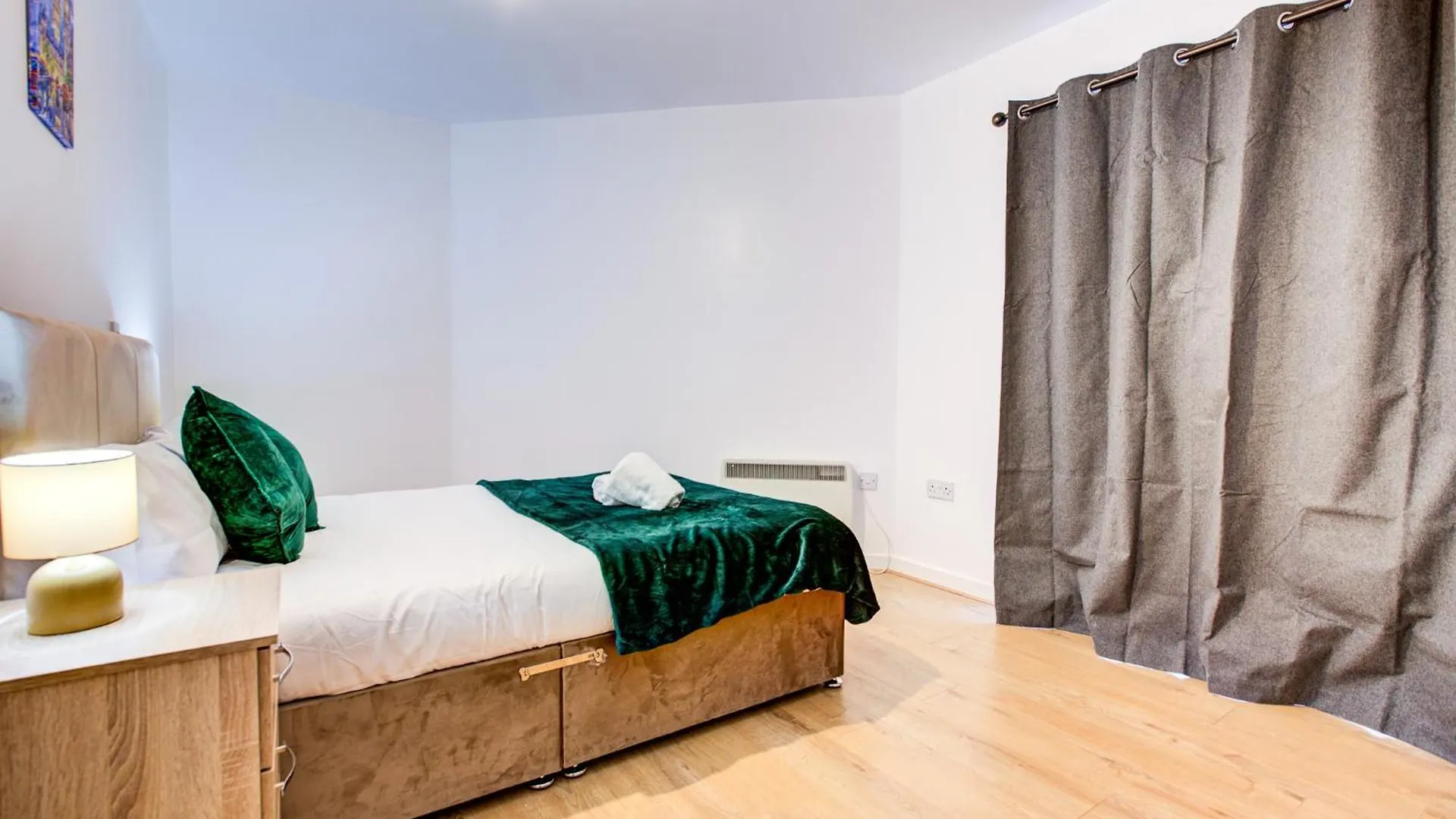 2-Bed Flat In Canary Wharf Great Location London Apartment