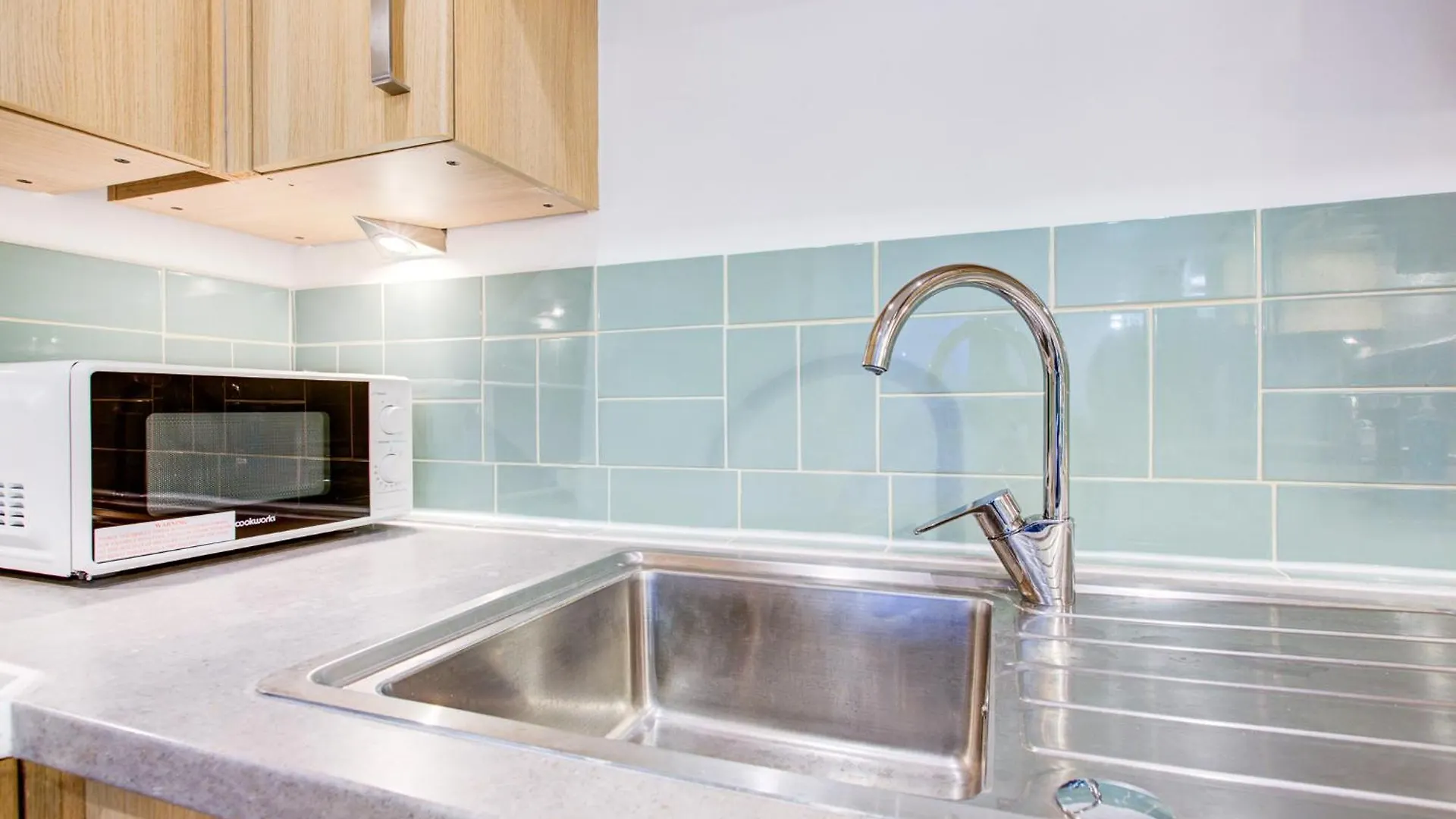 2-Bed Flat In Canary Wharf Great Location London Apartment