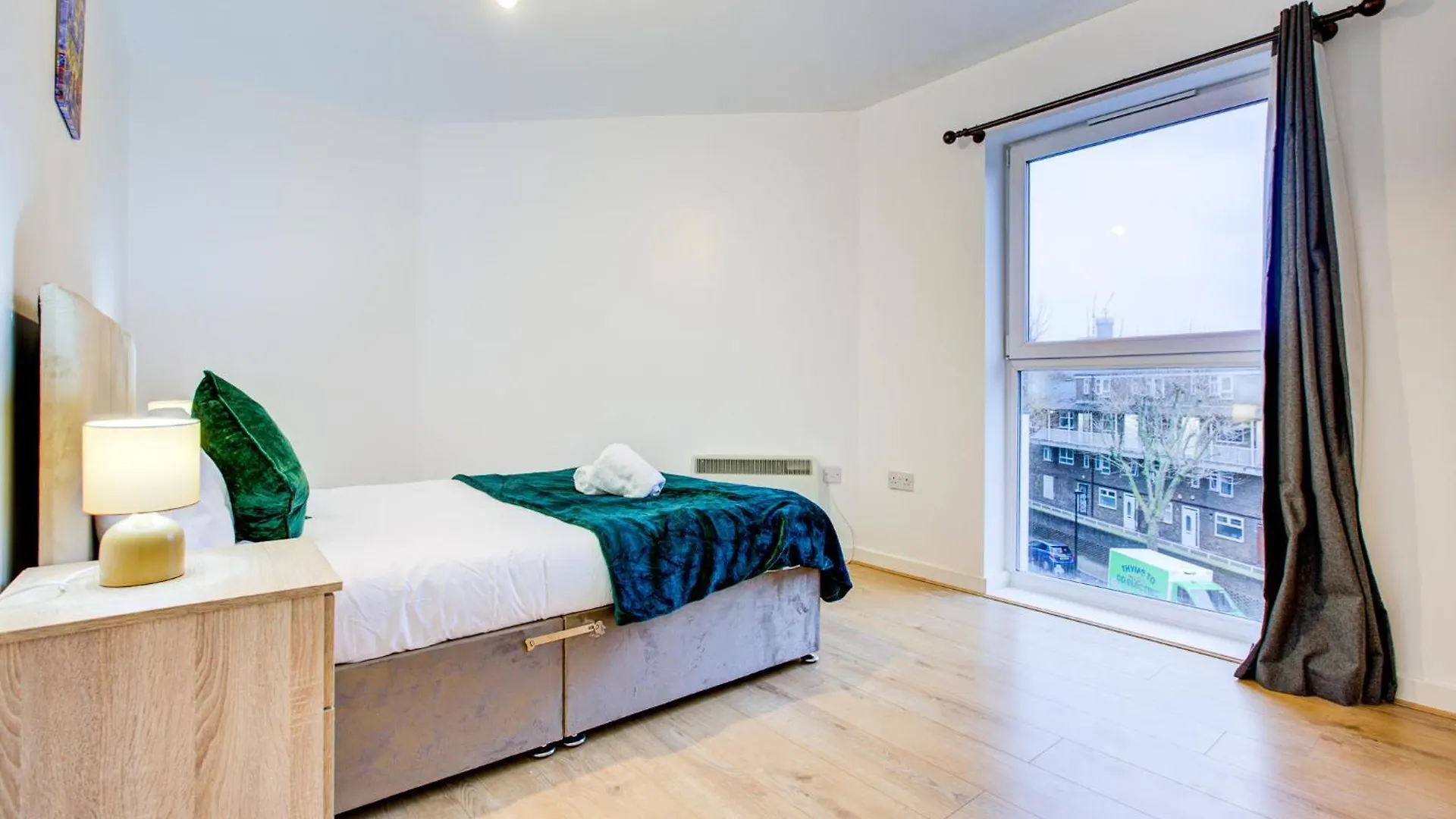 Apartment 2-Bed Flat In Canary Wharf Great Location London
