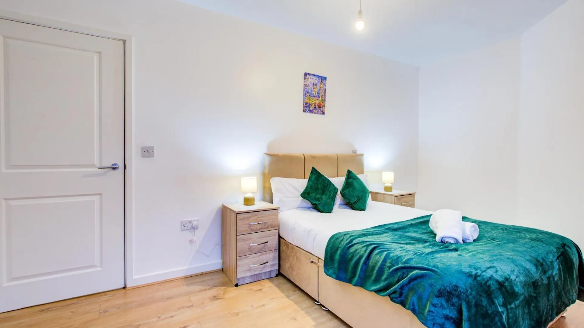 Apartment 2-Bed Flat In Canary Wharf Great Location London